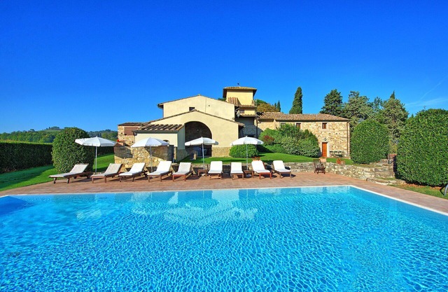 Lovely apartment with WIFI, pool, TV, pets allowed and panoramic view, close to Greve In Chianti