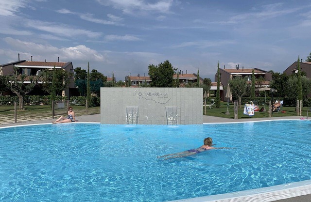 Lovely apartment for 4 guests with WIFI, A/C, pool, TV, terrace and pets allowed