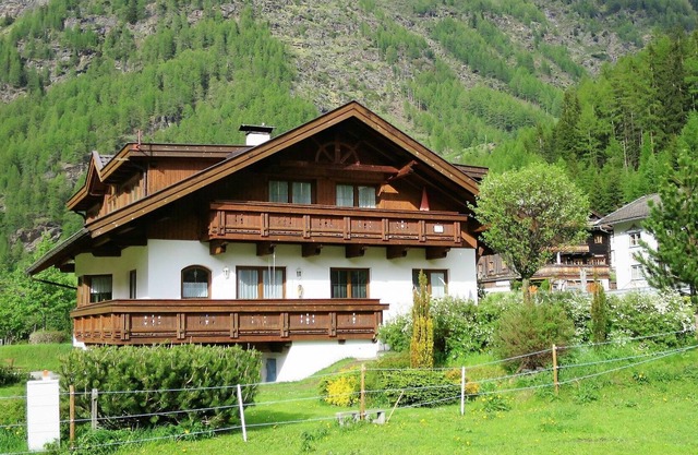 Lovely apartment for 6 guests with WIFI, TV, balcony and parking