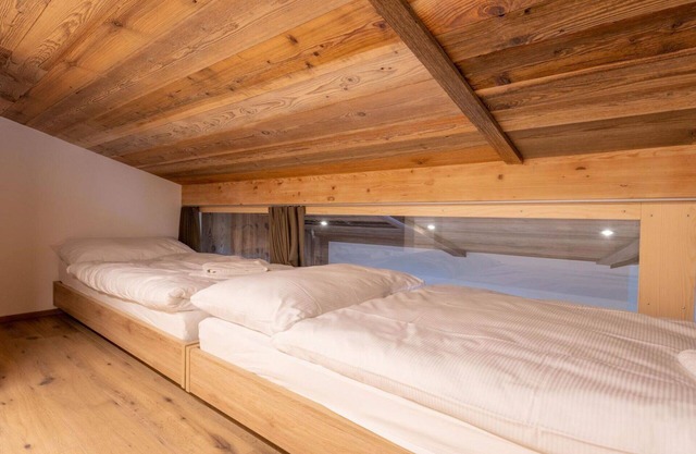 Lovely apartment for 7 guests with hot tub, WIFI, TV and balcony