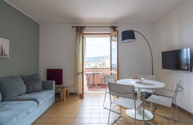 Lovely apartment for 4 people with WIFI, TV, balcony and pets allowed