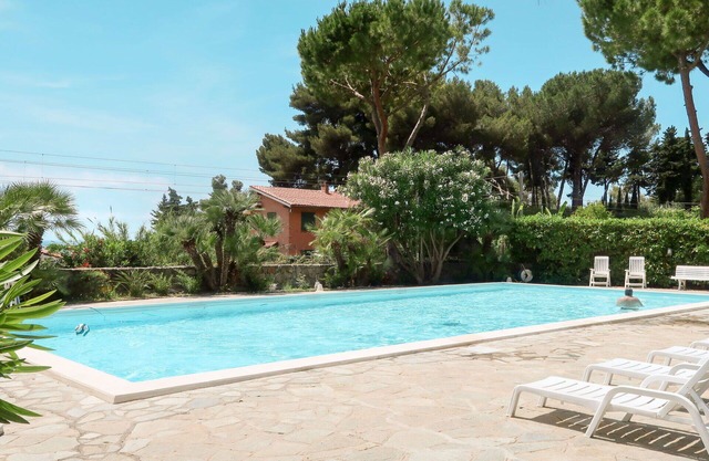 Lovely apartment for 4 guests with pool, A/C, WIFI, TV, terrace and pets allowed