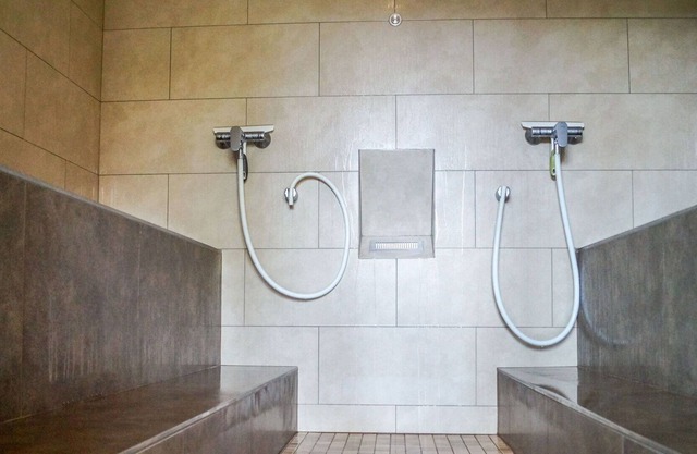 Lovely apartment for 10 people with WIFI, pool, hot tub, TV, balcony and parking