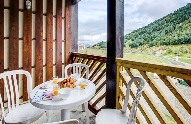 Lovely apartment for 6 people with WIFI, pool, TV, balcony and parking