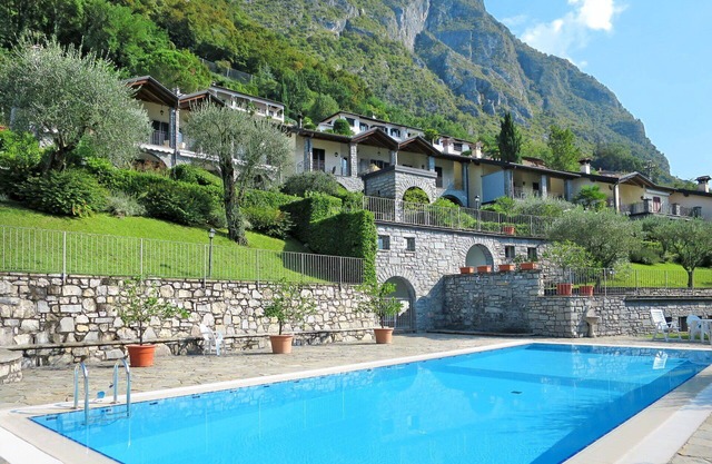 Lovely apartment for 4 people with WIFI, pool, TV, terrace and pets allowed