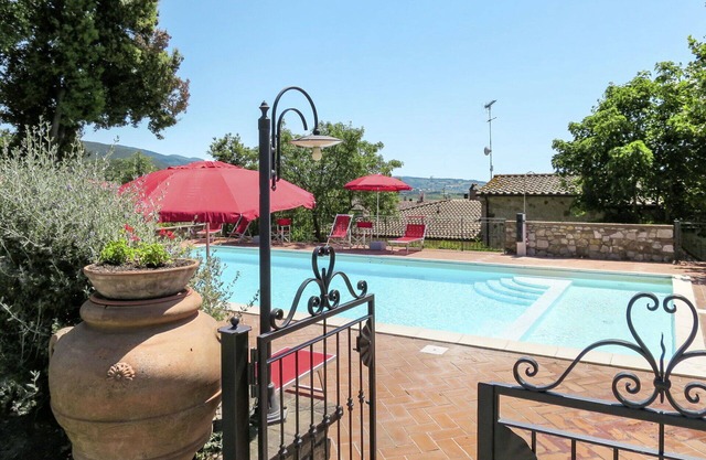 Lovely apartment for 4 guests with pool, WIFI, TV, patio and pets allowed