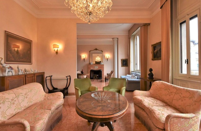 Lovely apartment for 10 people with WIFI, A/C, TV and balcony