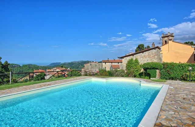 Lovely apartment for 4 guests with pool, WIFI and TV, close to Viareggio