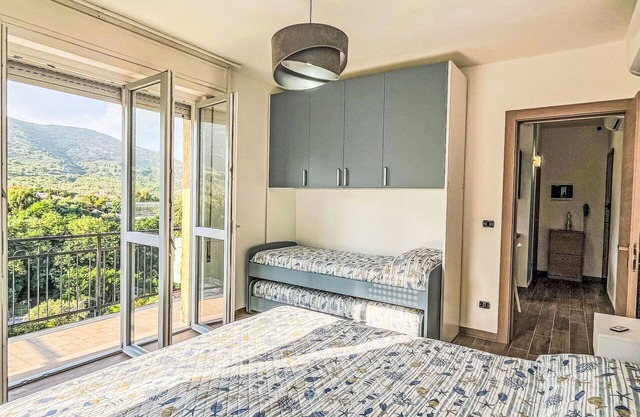 Lovely apartment for 4 guests with WIFI, A/C, TV and balcony