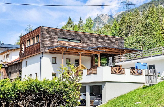 Lovely apartment for 5 guests with WIFI, TV, patio and pets allowed