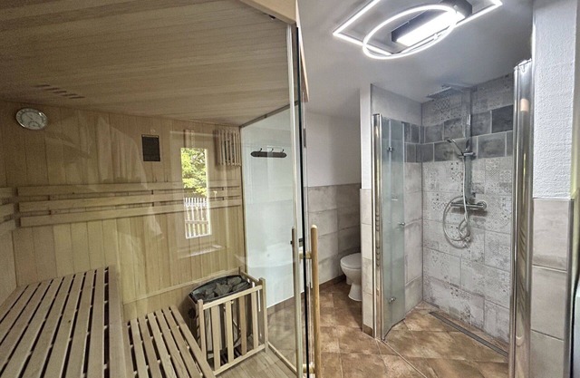 Lovely apartment for 5 people with hot tub, WIFI, TV, patio and pets allowed