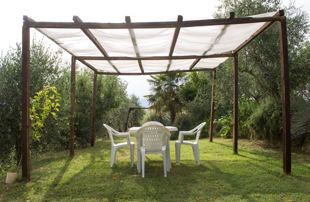 Lovely apartment for 5 people with WIFI, pool and TV