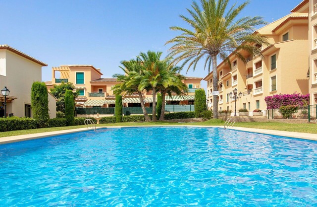 Lovely apartment for 6 people with pool, A/C, TV and balcony