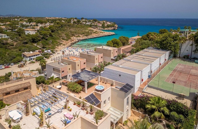 Lovely apartment for 6 people with pool, A/C, hot tub, TV and terrace