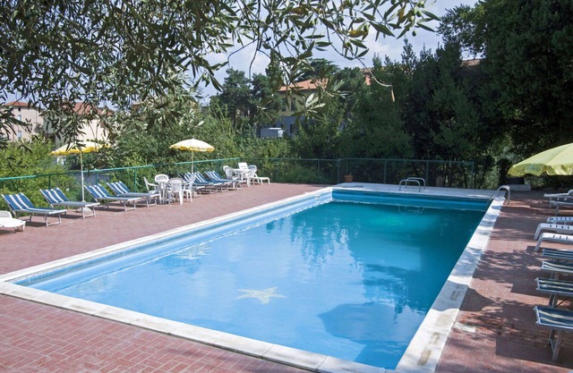 Lovely apartment for 7 guests with WIFI, pool, TV, patio and pets allowed