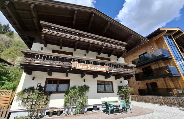 Lovely apartment for 8 people with WIFI, TV and balcony