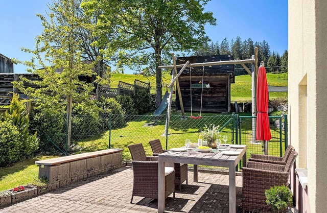 Lovely apartment for 3 people with WIFI, TV, patio and pets allowed