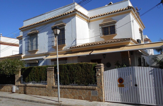 Lovely apartment for 4 guests with WIFI, A/C, TV, terrace and parking