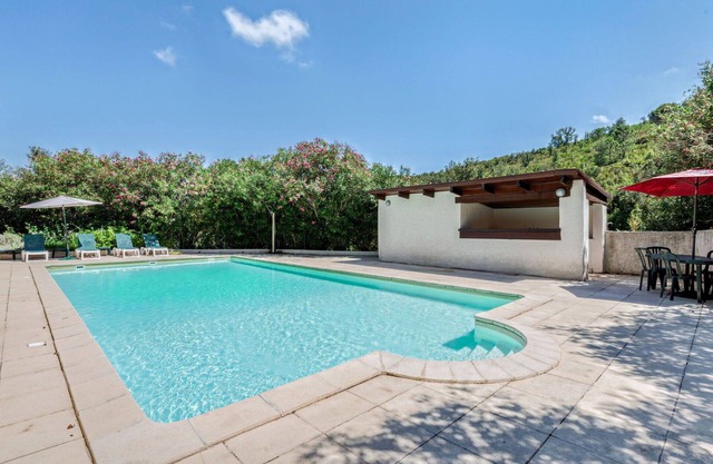 Lovely apartment for 10 guests with pool, A/C, WIFI, TV, patio, pets allowed and panoramic view