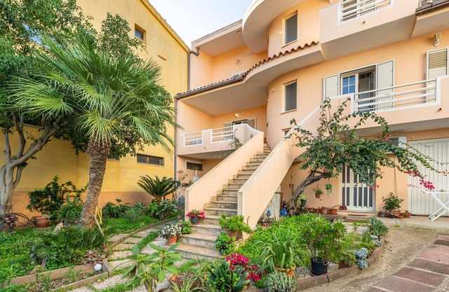 Lovely apartment for 6 people with hot tub, A/C, TV, balcony and panoramic view