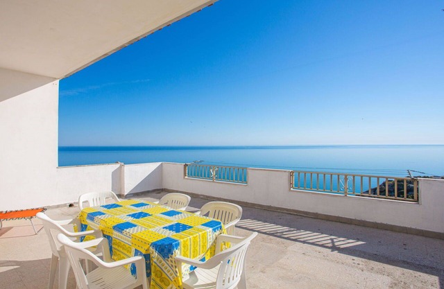 Lovely apartment for 7 people with WIFI, TV, terrace and pets allowed