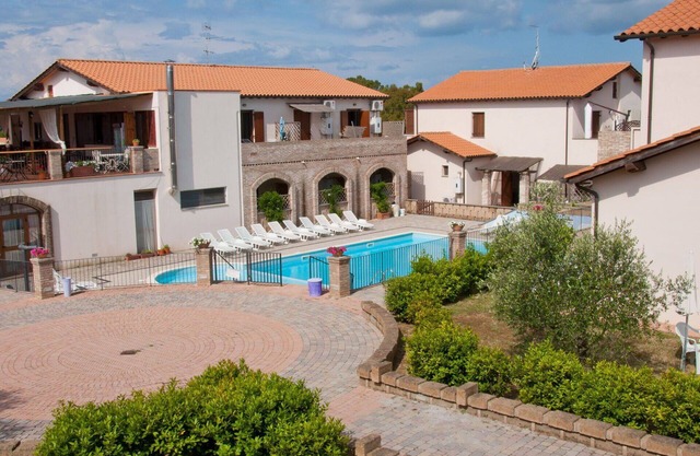 Lovely apartment for 4 people with pool, A/C, TV, patio and pets allowed