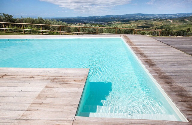 Lovely apartment for 6 people with pool, WIFI, A/C, TV and panoramic view, close to San Gimignano