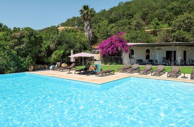 Lovely apartment in villa for 6 people with A/C, pool, WIFI, TV, patio and pets allowed