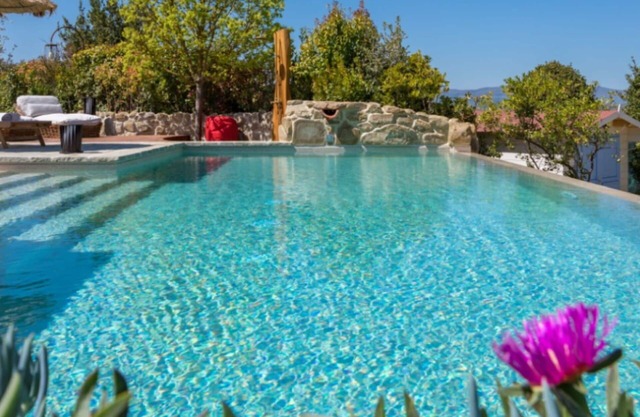 Lovely apartment in villa for 2 guests with A/C, pool, WIFI, hot tub, TV and panoramic view