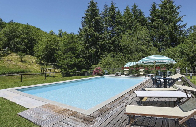 Lovely apartment in villa for 4 people with pool, WIFI, TV and terrace