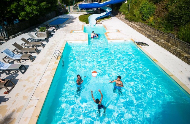 Lovely apartment in villa for 6 people with WIFI, pool, TV, terrace, pets allowed and panoramic .