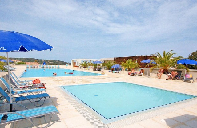 Lovely apartment in villa for 6 people with pool, WIFI, A/C, terrace and parking