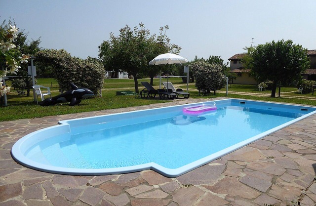 Lovely apartment in villa for 6 guests with A/C, WIFI, pool, TV, terrace and pets allowed