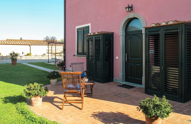 Lovely apartment in villa for 5 guests with WIFI, pool, A/C, TV and terrace