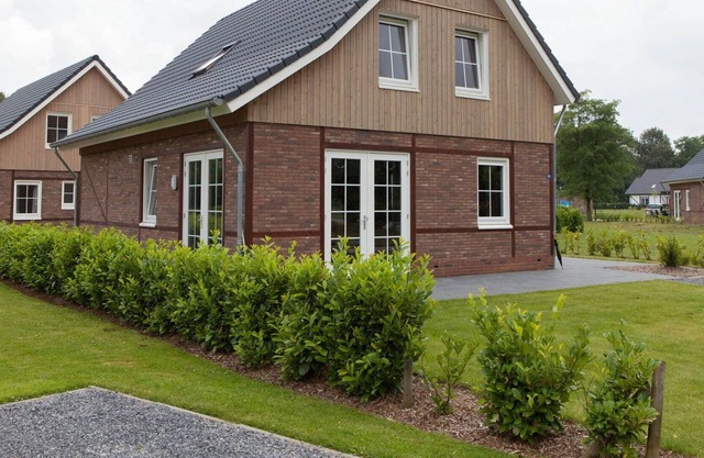 Lovely apartment in villa for 12 guests with WIFI, pool, TV, terrace and parking