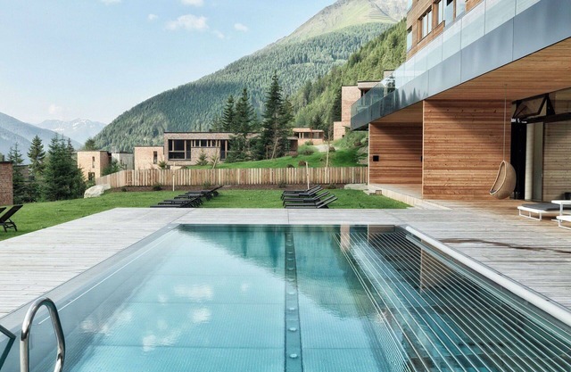 Lovely apartment in villa for 6 guests with pool, WIFI, TV, balcony and panoramic view