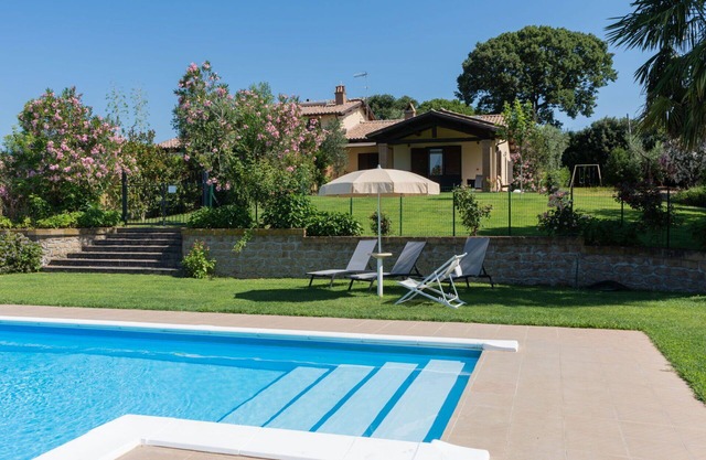 Lovely apartment in villa for 6 people with pool, WIFI, TV and terrace