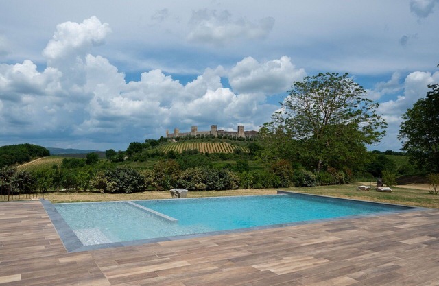 Lovely apartment for 4 people with pool, WIFI, A/C, TV and pets allowed, close to Siena