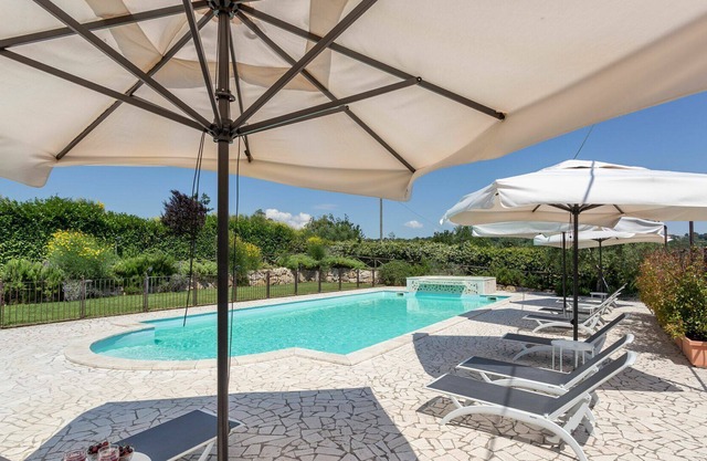 Lovely apartment in villa with WIFI, pool, A/C, hot tub, TV, panoramic view and parking