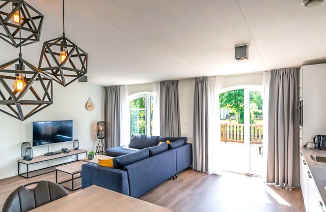 Lovely apartment in villa for 4 guests with pool, WIFI, TV, terrace and parking