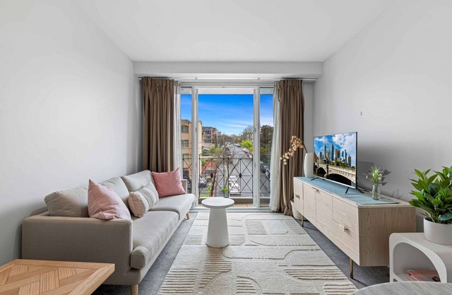 Lovely Boutique 1-Bed Unit with Gym & Pool
