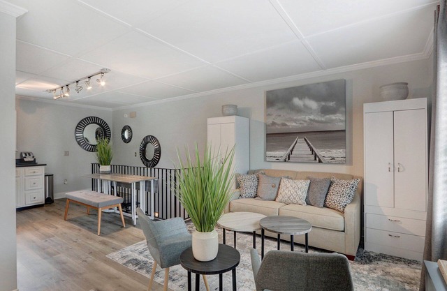 Lovely Carriage House In the Middle of Downtown