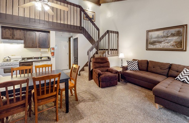 Lovely condo inside Yosemite National Park close to Badger Pass & Valley