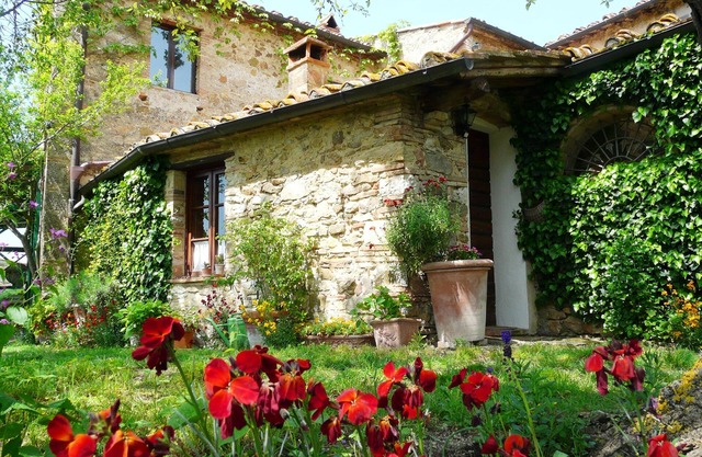 Lovely cottage in Chianti, on Tuscan organic ecoturismo with pool & sunset views