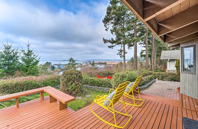 Lovely Coupeville Home w/Puget Sound Views!