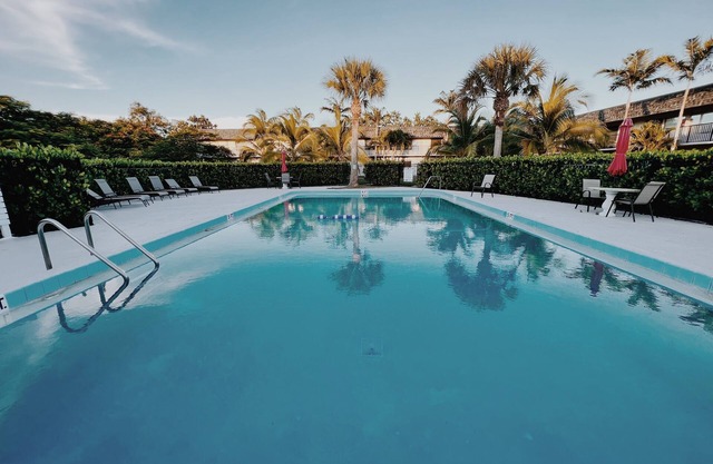 Lovely & Cozy 1 Bedroom APT W/Pool - Close to downtown Jensen Beach