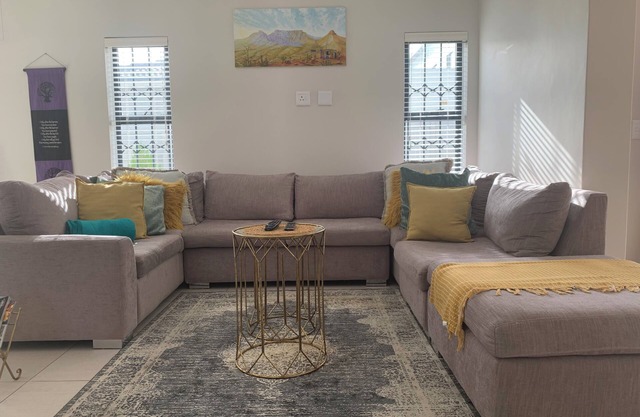 Lovely family friendly 4-bedroom house in Bloubergstrand, Cape Town