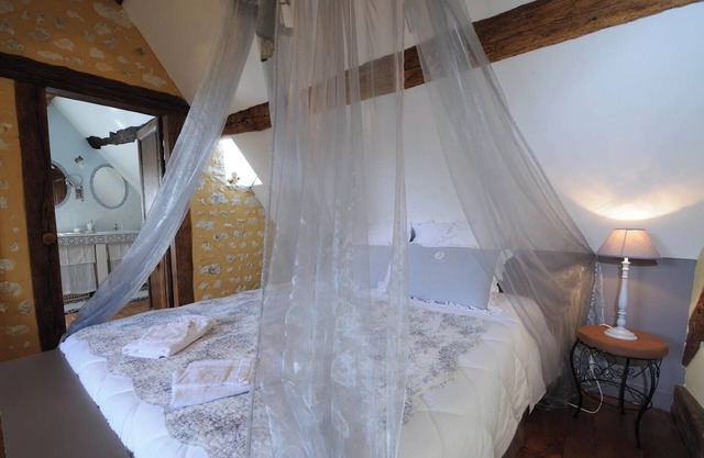 Lovely Perche house with tastefully furnished interior. Cosy bedrooms.