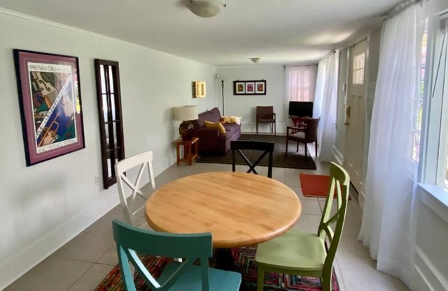 Lovely historic garden apt. in New Orleans in mid-city near park and bayou!