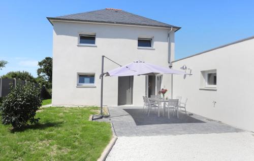 Lovely Home In Saint-Méloir-Des-Ondes